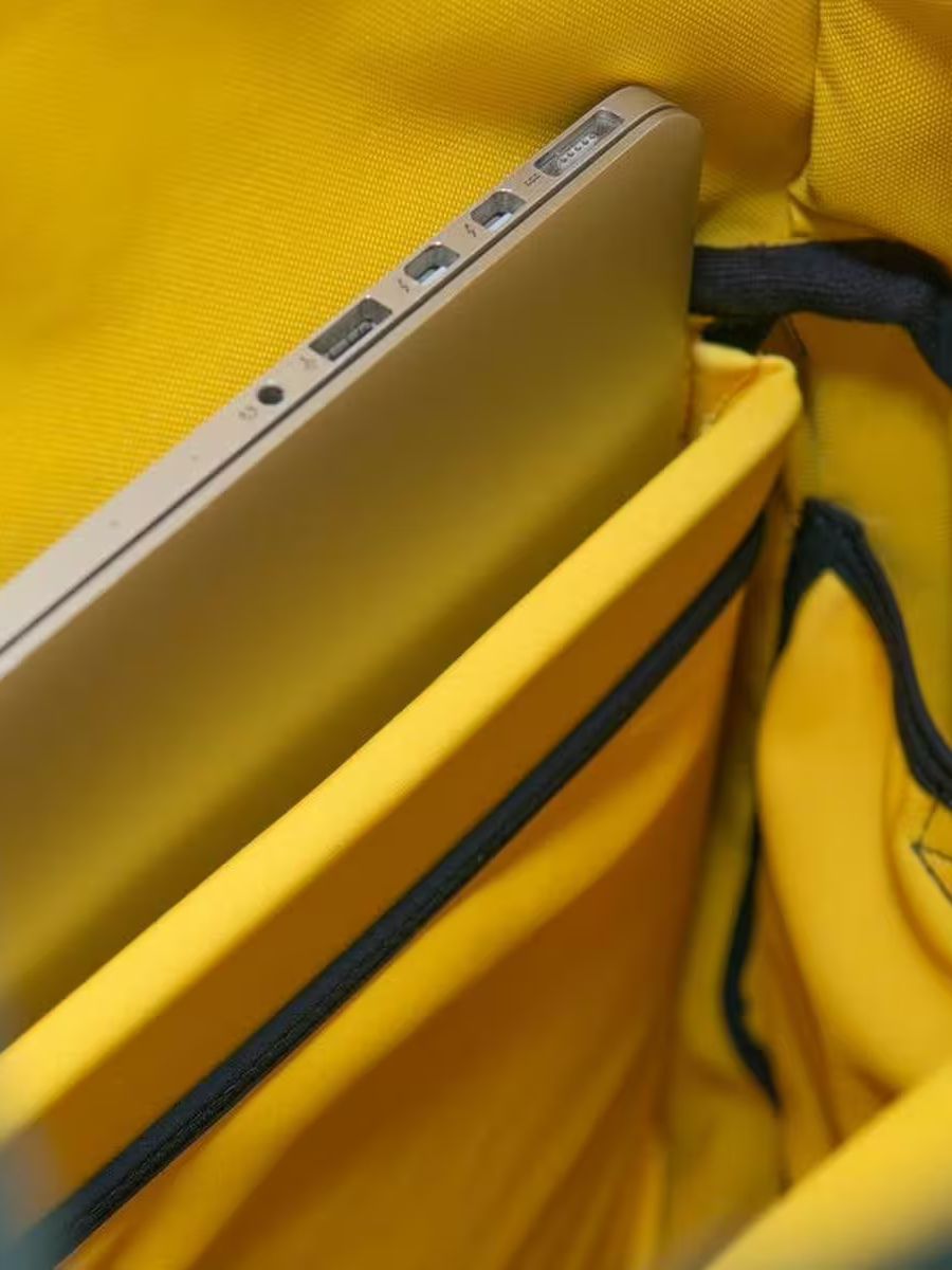 Rucksack mit Rollverschluss, umweltfreundlich, aus recycelten Airbags | Airpaq