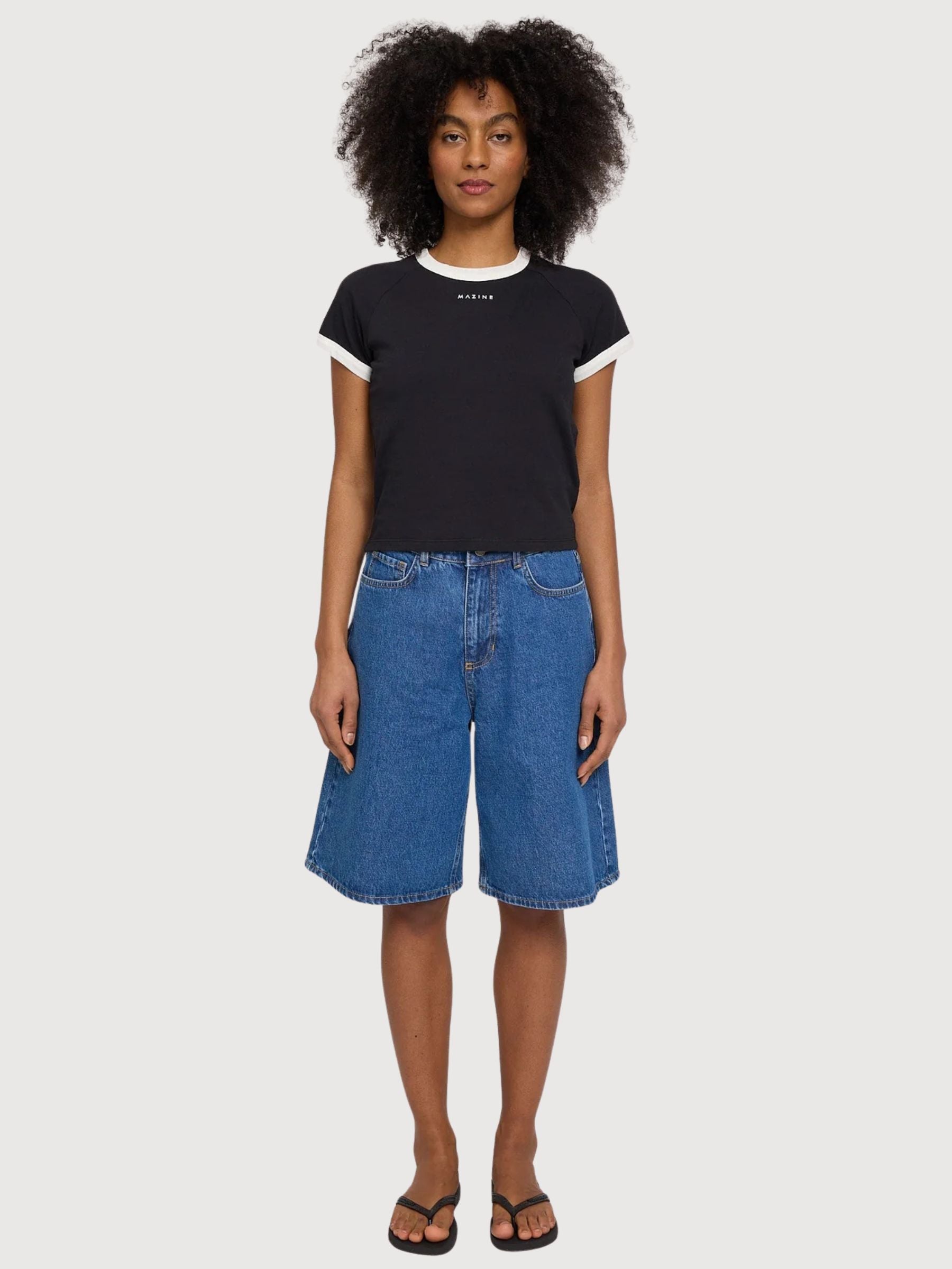 T-Shirt mit Kontrasteinfassung, Damen, Schwarz | MAZINE