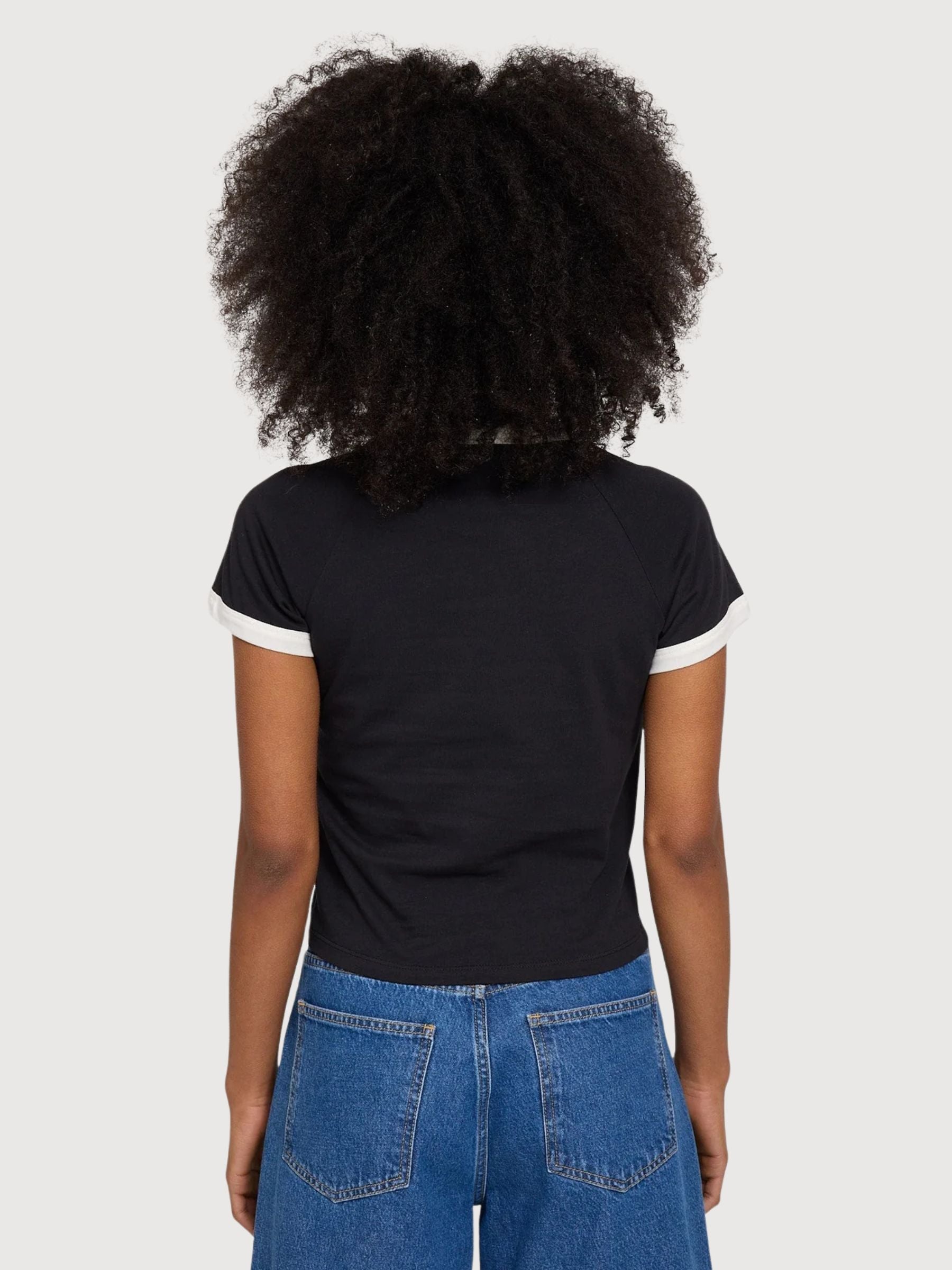T-Shirt mit Kontrasteinfassung, Damen, Schwarz | MAZINE