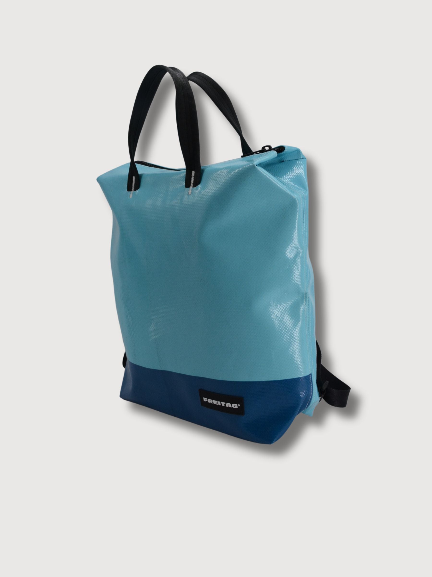 Rucksack F201 Pete Light & Dark Blue in gebrauchten LKW -Planen | Freitag