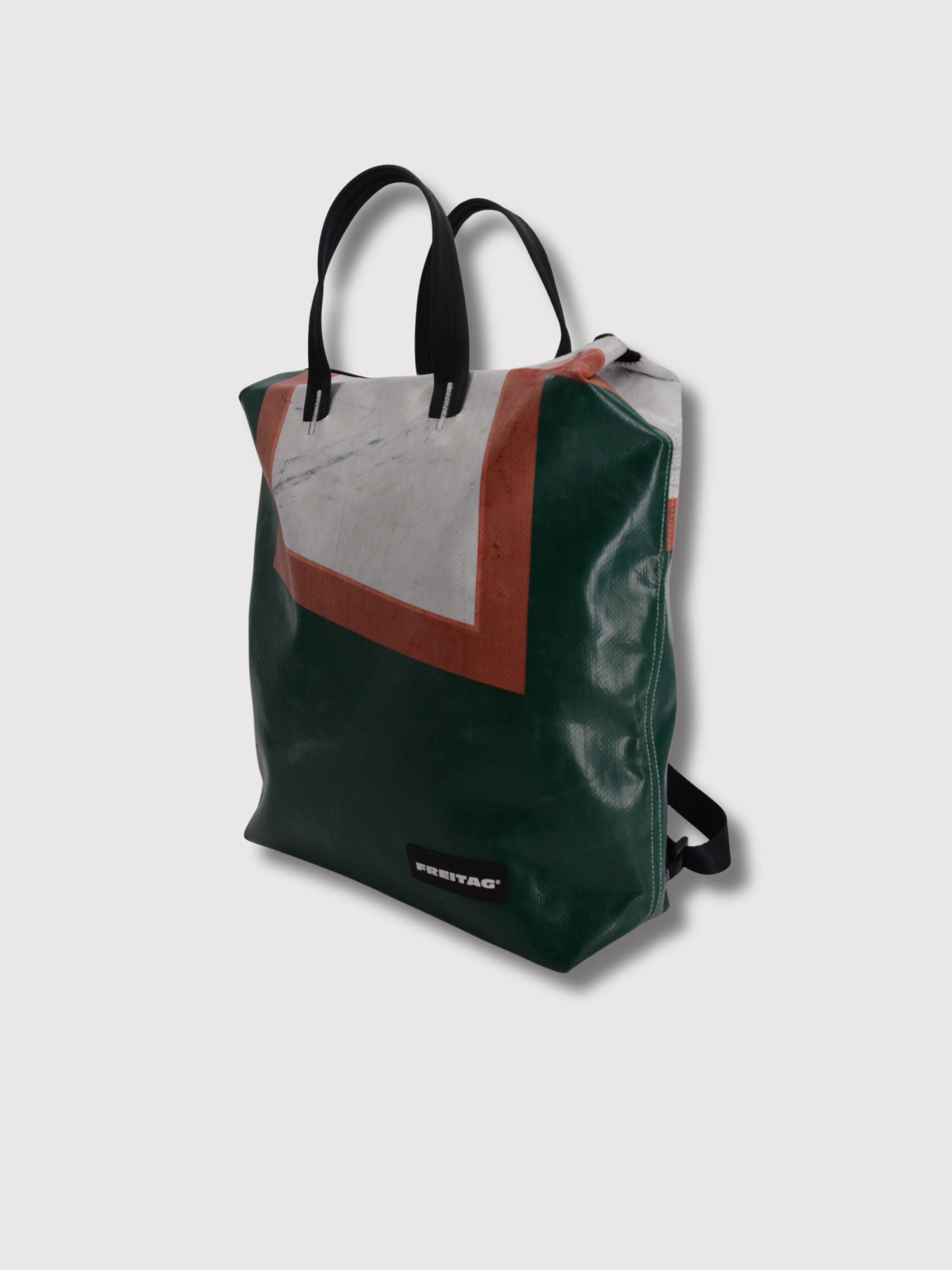 Backpack F201 PETE Dark Green Bianco Rosso in teli per camion usati | Freitag
