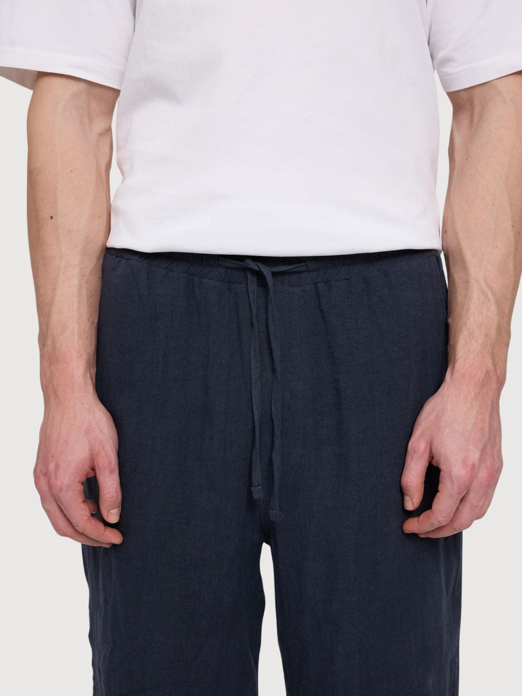 Pantaloncini da uomo in lino blu inchiostro | Mazine