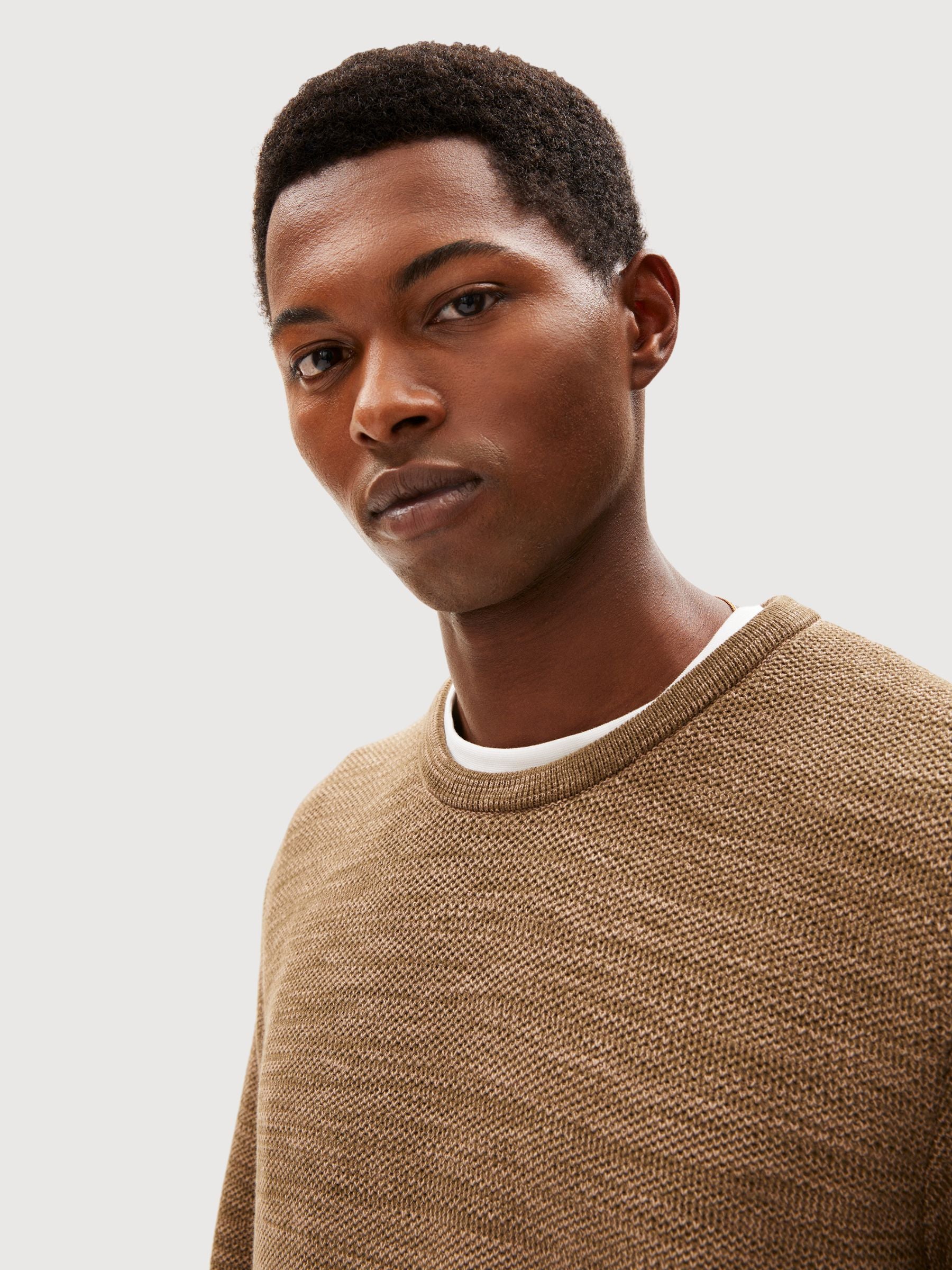 Tolaa Sweater Man Dried Moss Cinnamon | Armedangels