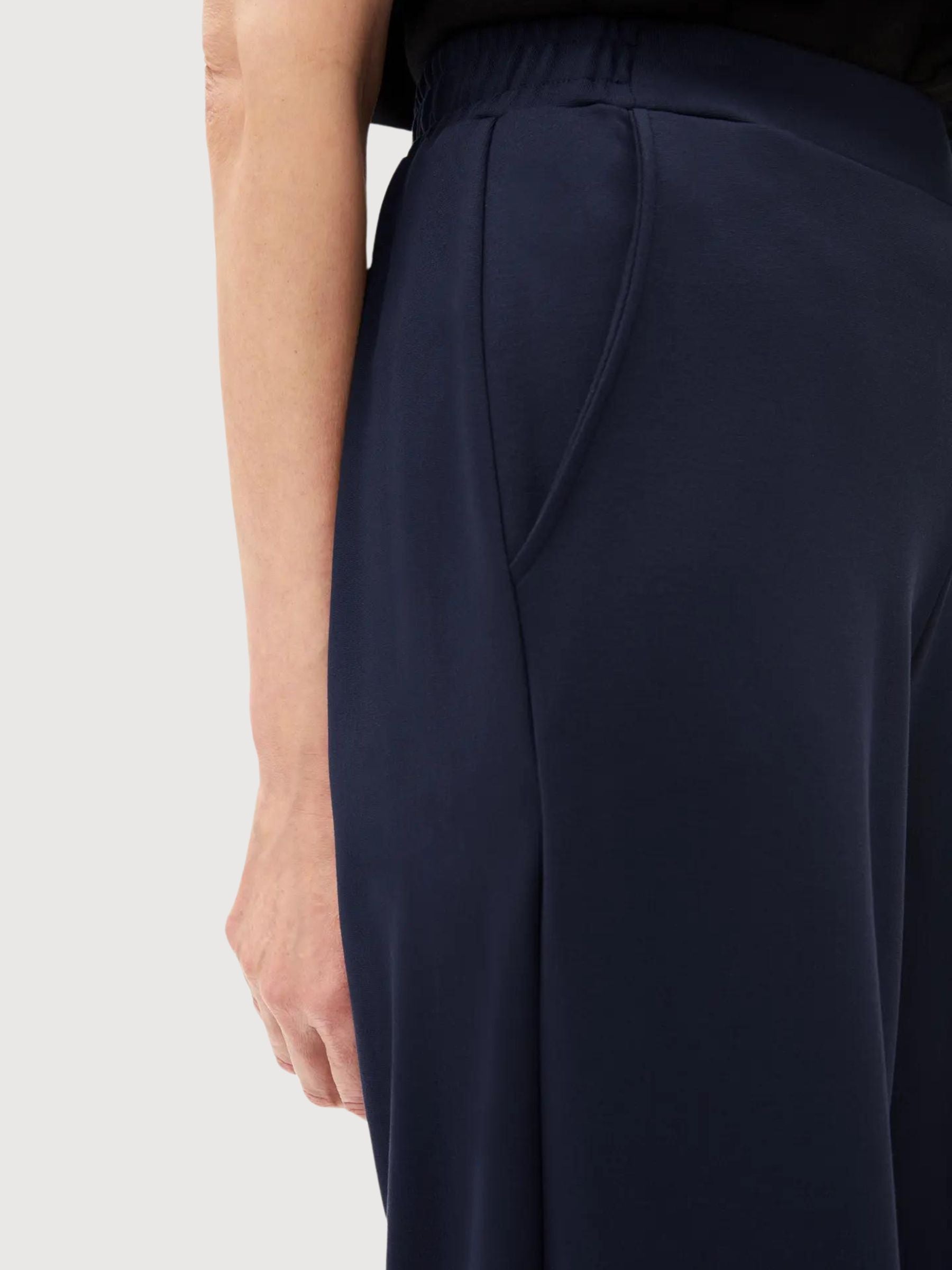 Himaari Pantaloni Gamba Larga Nero Donna | Armedangels