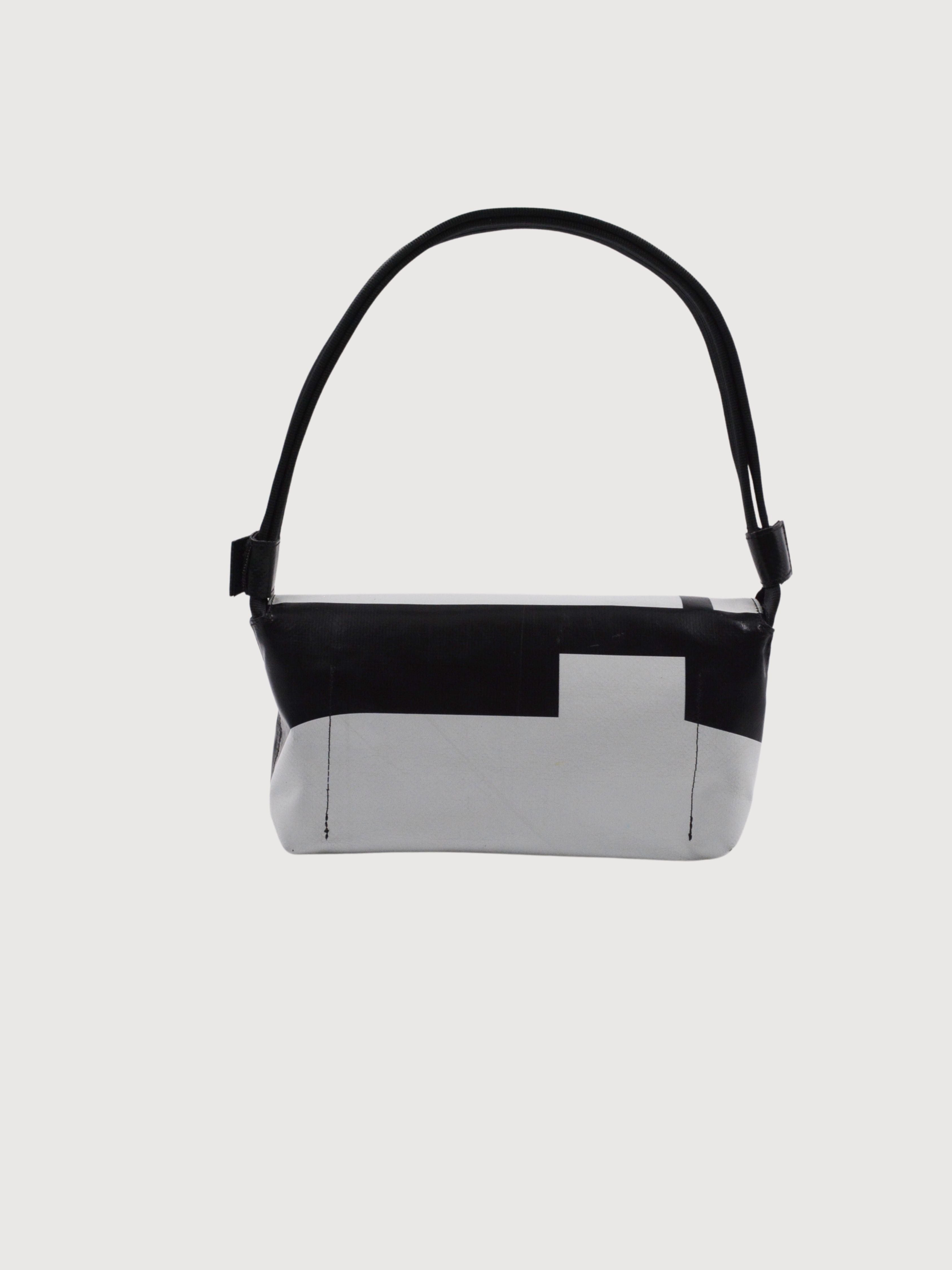 F171 LAURA Umhängetasche Schwarz/Weiss | FREITAG