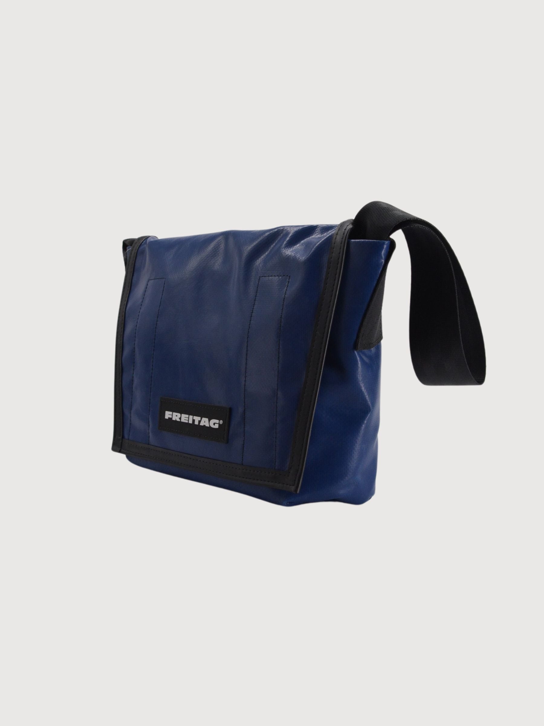 Bag F11 Lassie dunkelblau in gebrauchten LKW -Tarps | Freitag