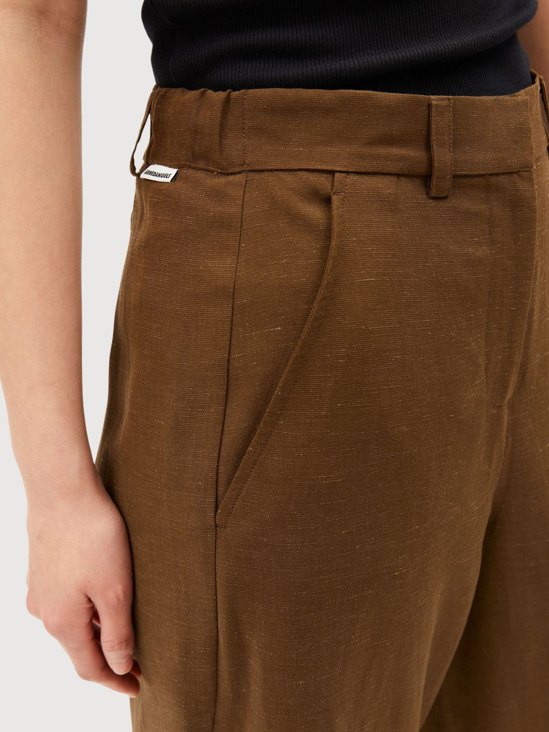 CAARUNUS LINO PANT Dried Palm | ARMEDANGELS