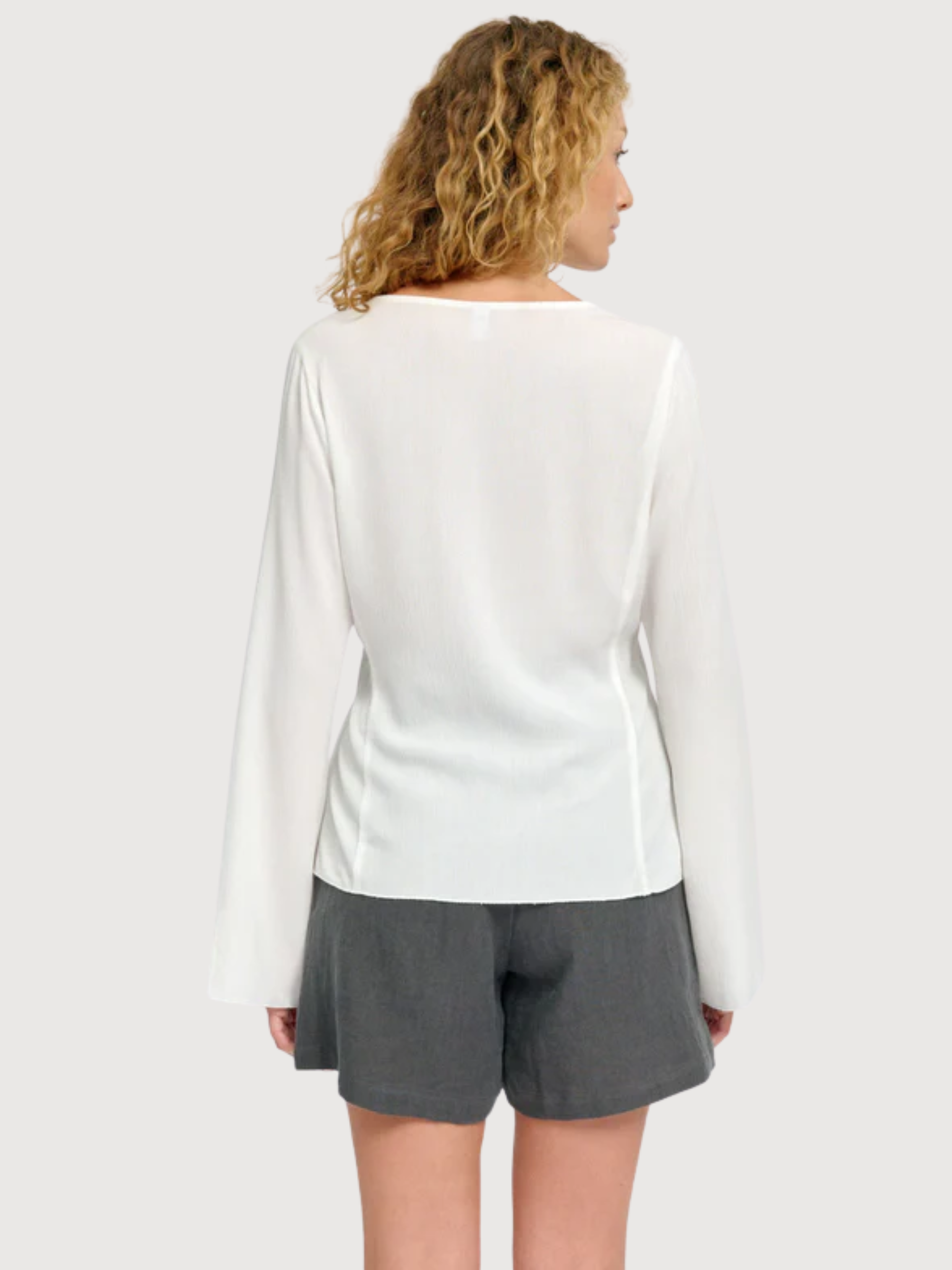 Camicetta ampia a maniche lunghe stropicciata color bianco sporco | Mazine