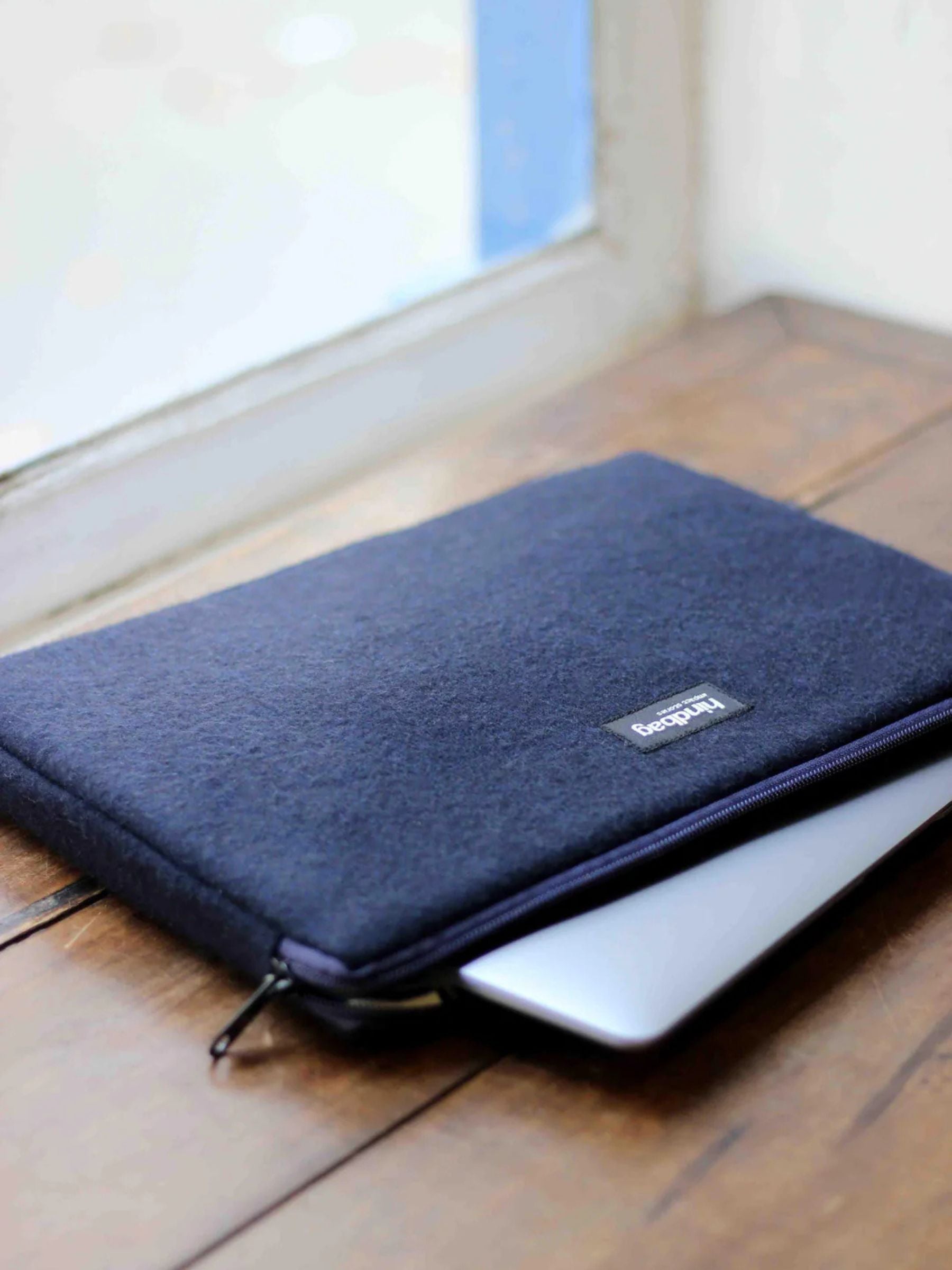 Navy recycled wool computer bag Ava M 15"| Hindbag