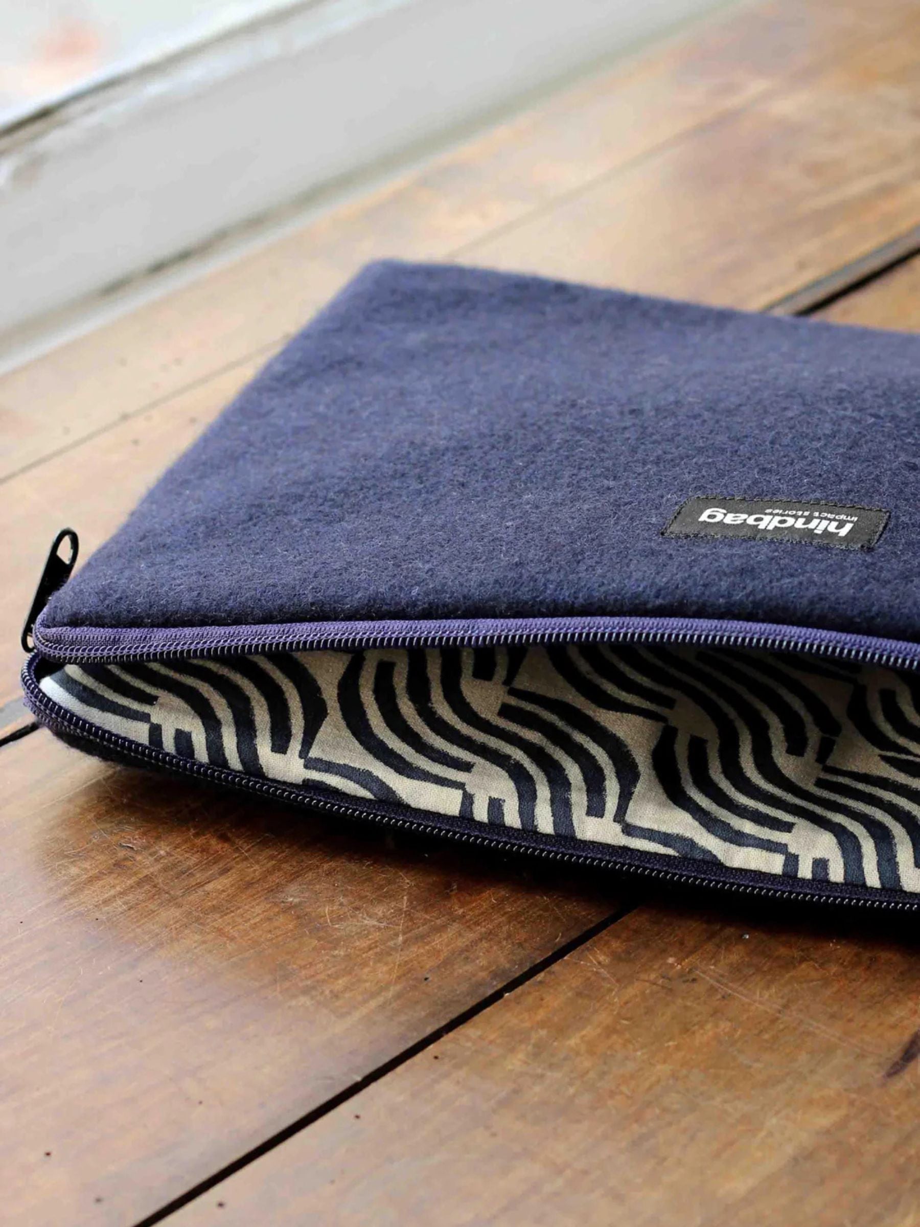 Navy recycled wool computer bag Ava M 15"| Hindbag