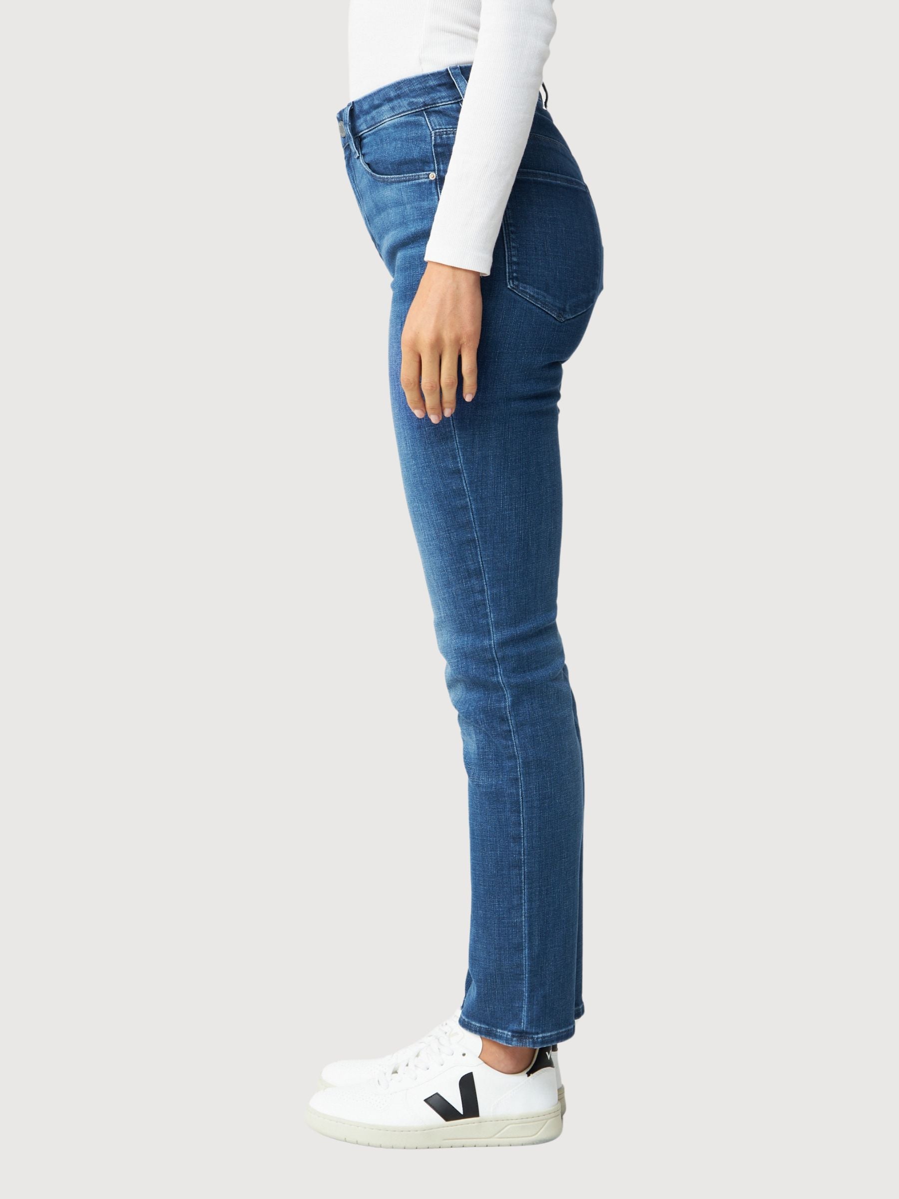 Stellar Slim Straight Classic Jeans Frauen | Dawn