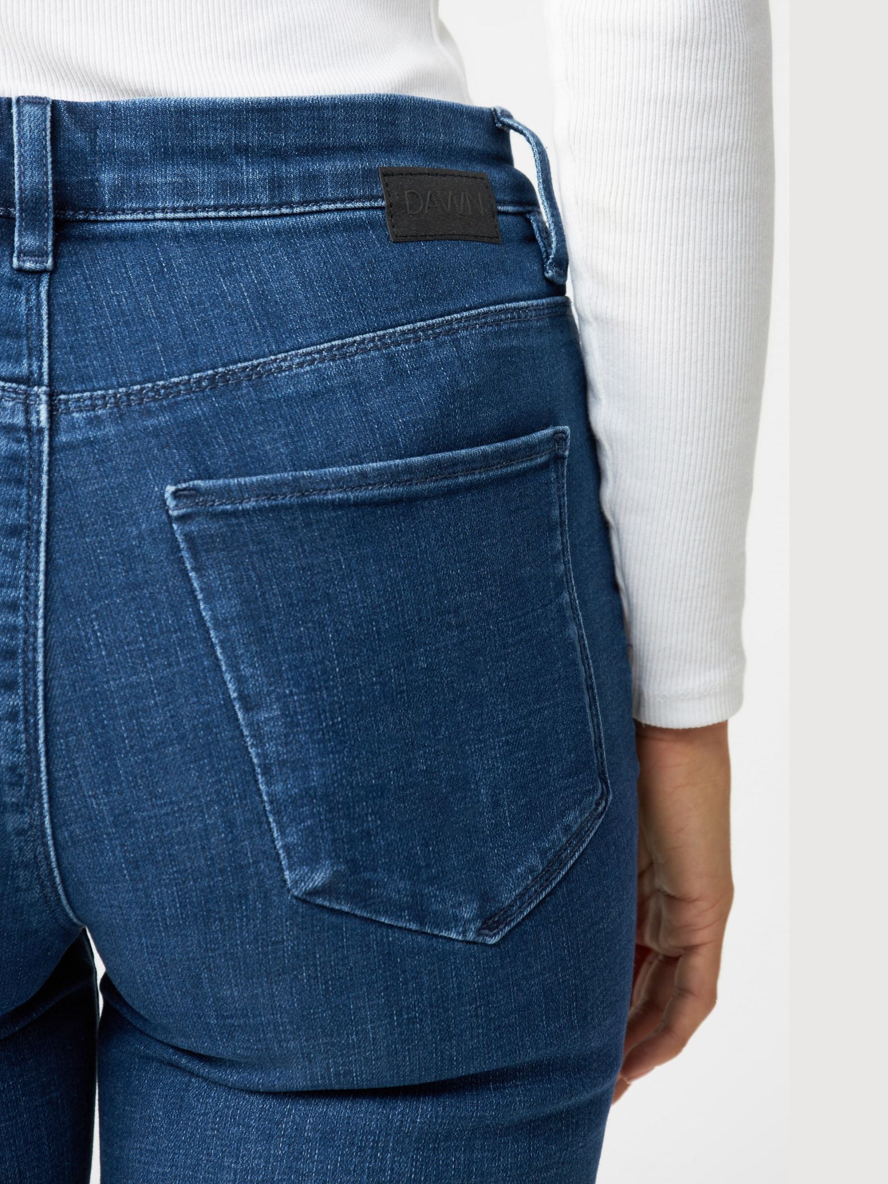 Stellar Slim Straight Classic Jeans Frauen | Dawn