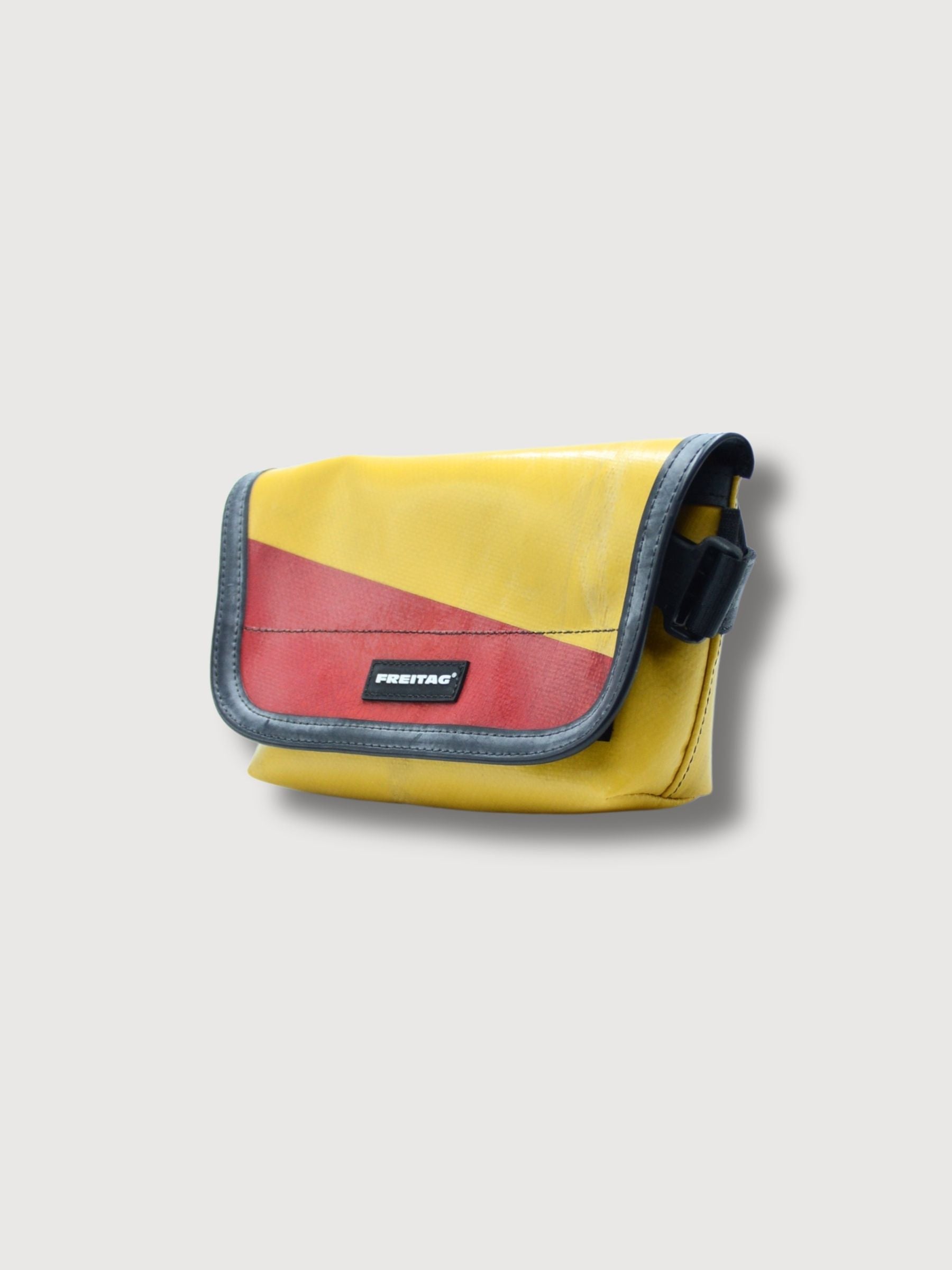 BASSO DI MESSENGER F41 Hawaii cinque-0 giallo e rosso in teli per camion usati | Freitag