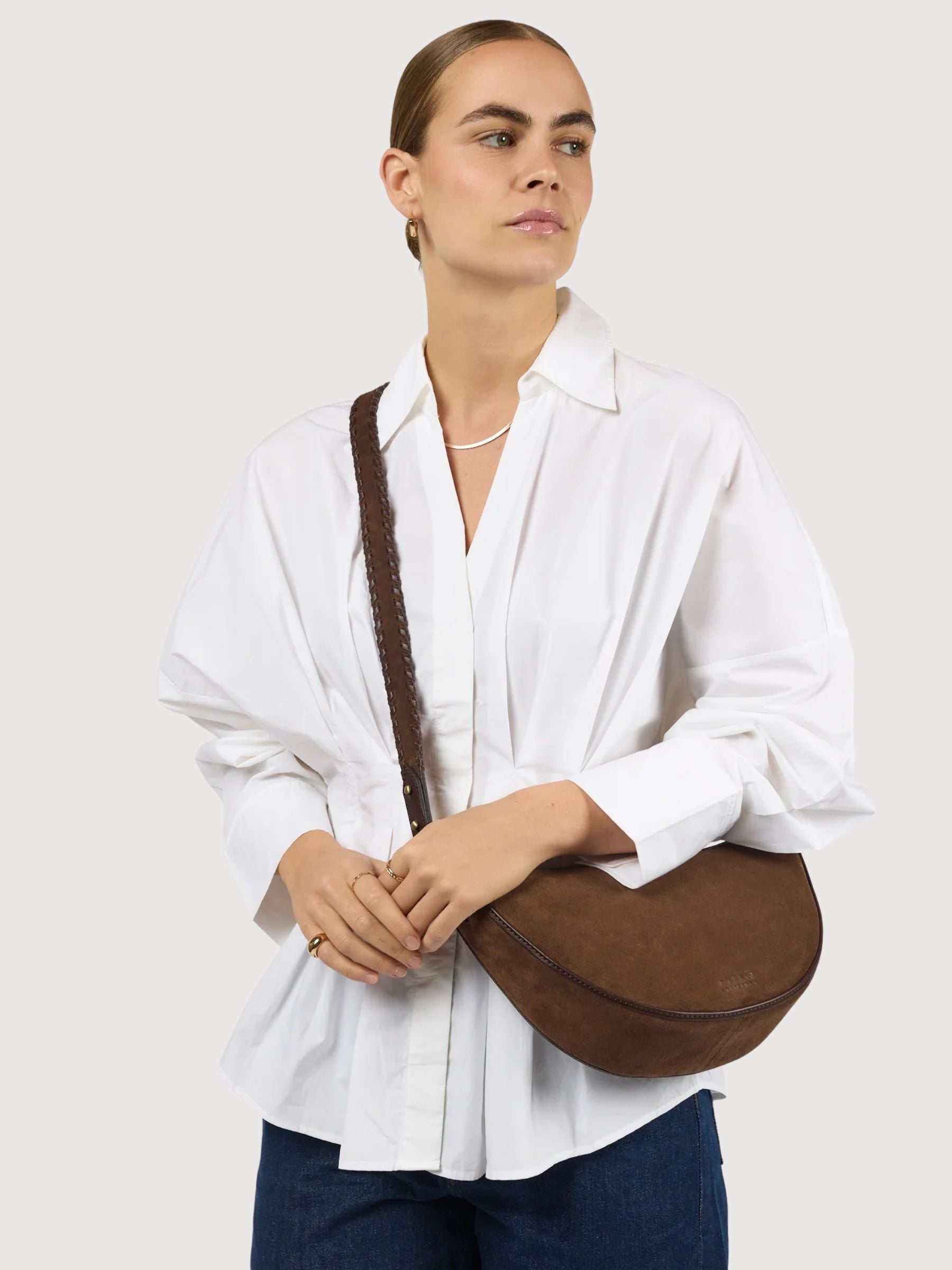 Leo Crossbody-Tasche aus klassischem, schokoladenbraunem Leder | O MY BAG