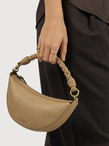 Leo Mini Twisted Handle Pelle Sabbia Scuro | O MY BAG
