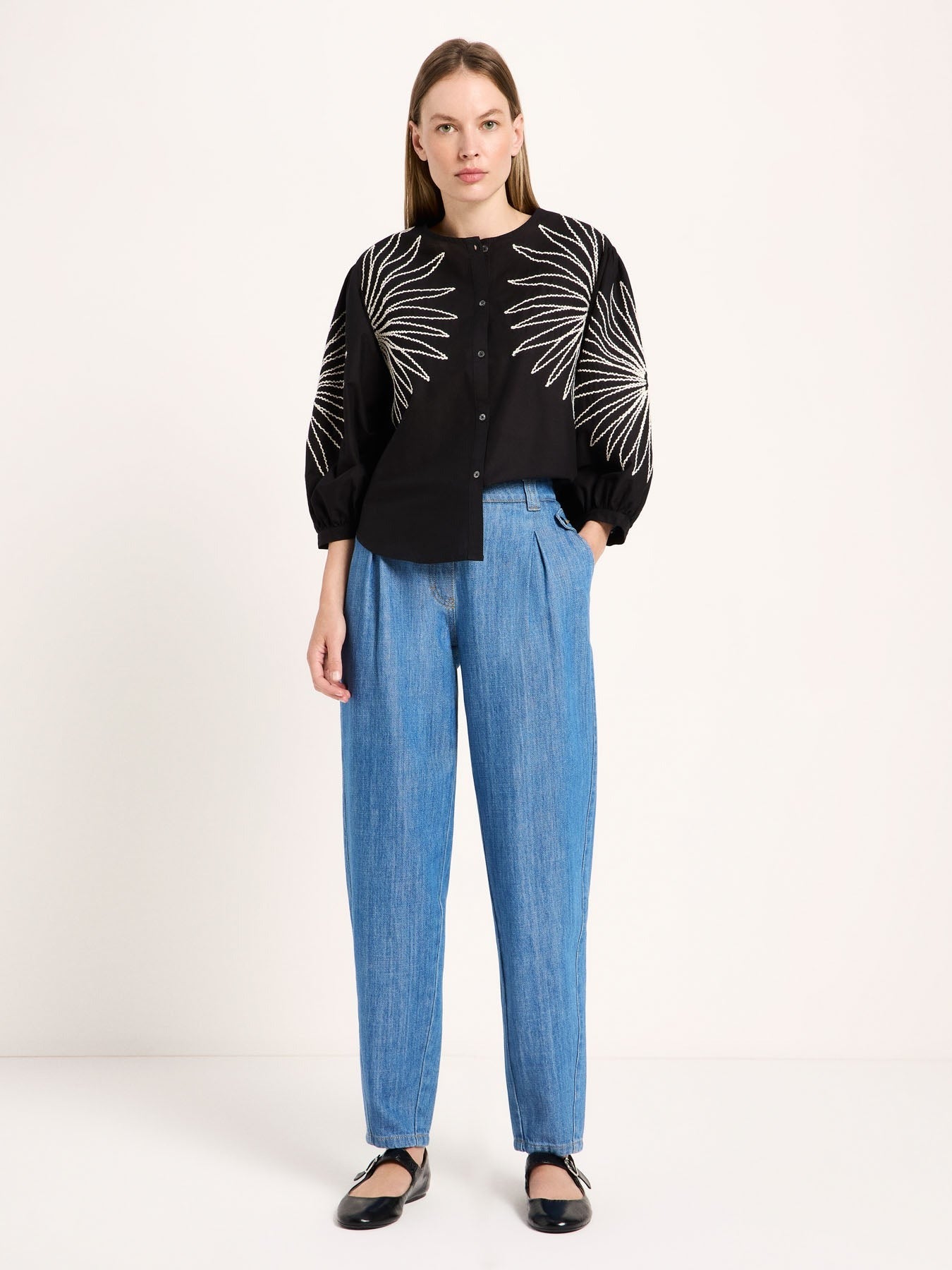 Camicia da donna ricamata nera in cotone GOTS | Lanius