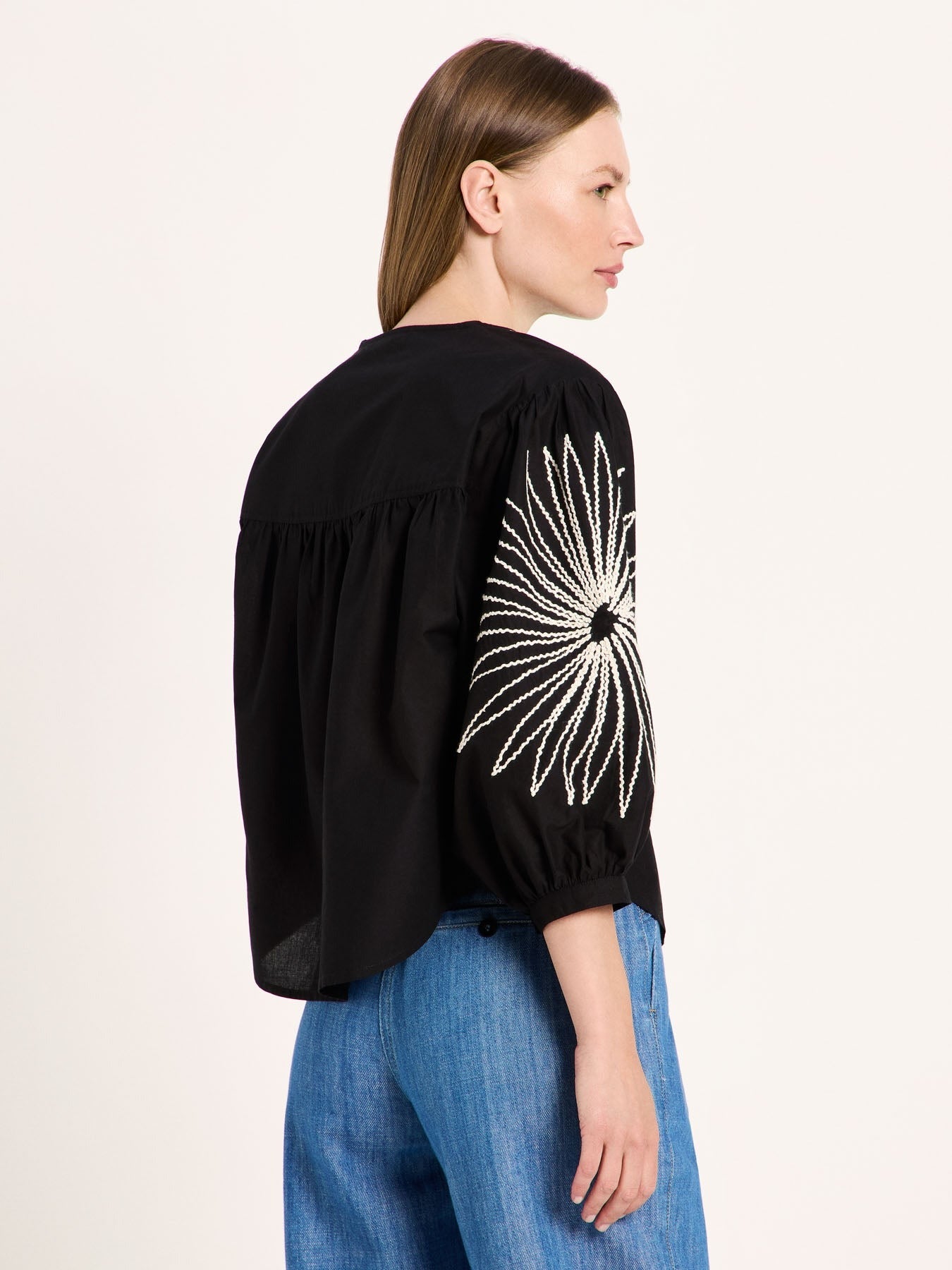 Camicia da donna ricamata nera in cotone GOTS | Lanius