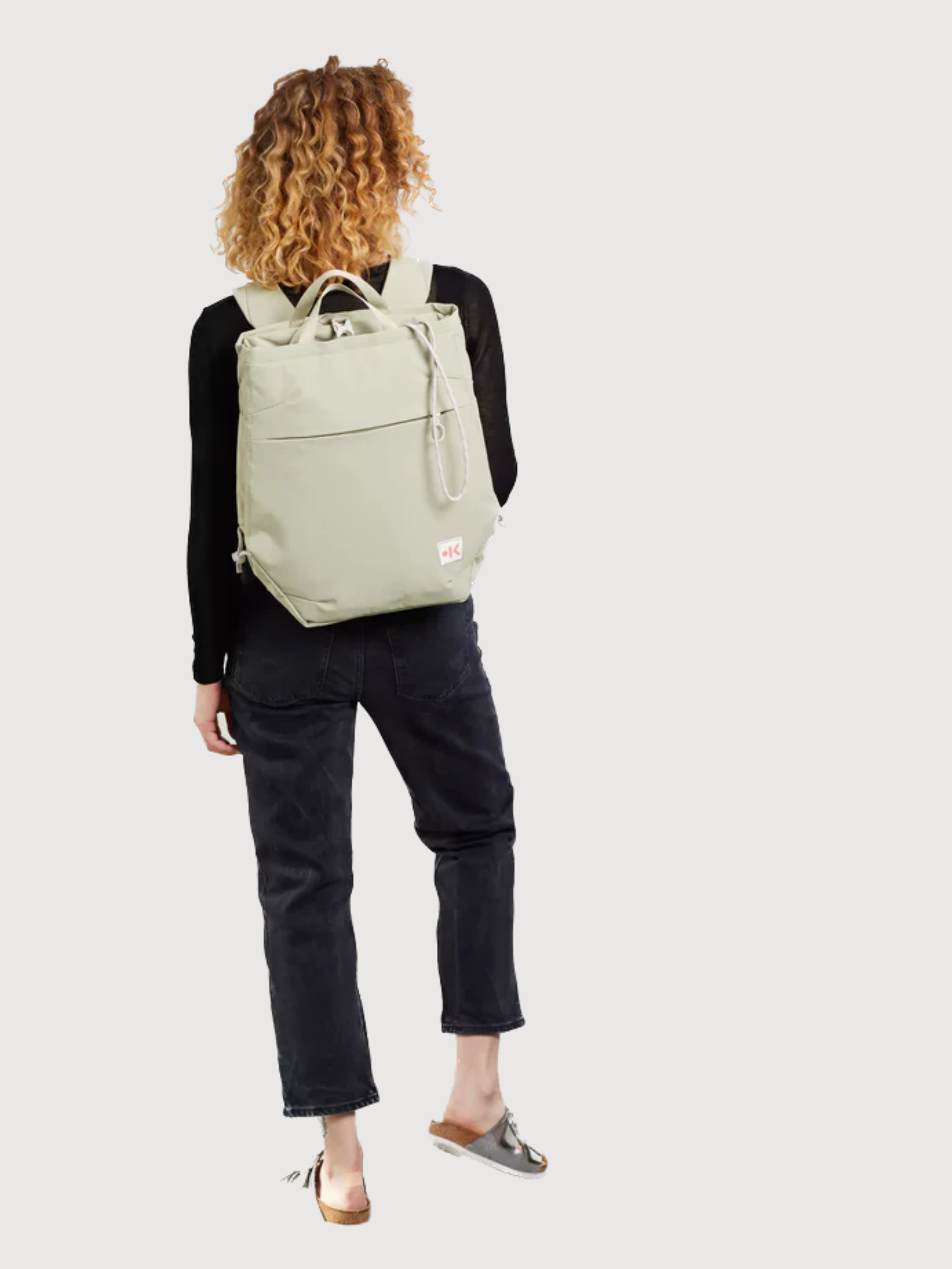 Oliva pallida con zaino yoga di AIMO | Kaala