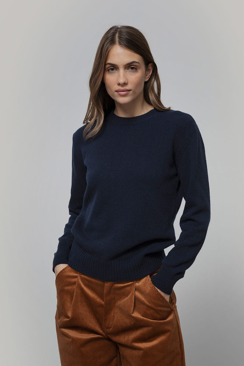 Edda Damen Rundhals-Pullover aus recyceltem Kaschmir – Blackberry Blue | Rifò